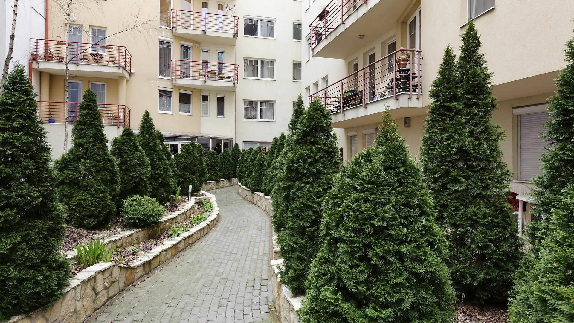 Central Passage Apartments Budapest 0*,  Ungern